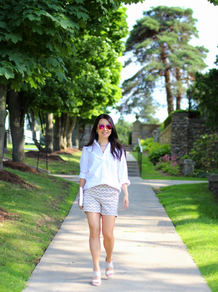 summer fashion, casual glam, classic white shirt, Banana Republic white button down shirt, print shorts, Anthropologie chevron print shorts, wedges, Happiness Boutique, layered necklace, Express clutch, date night outfit