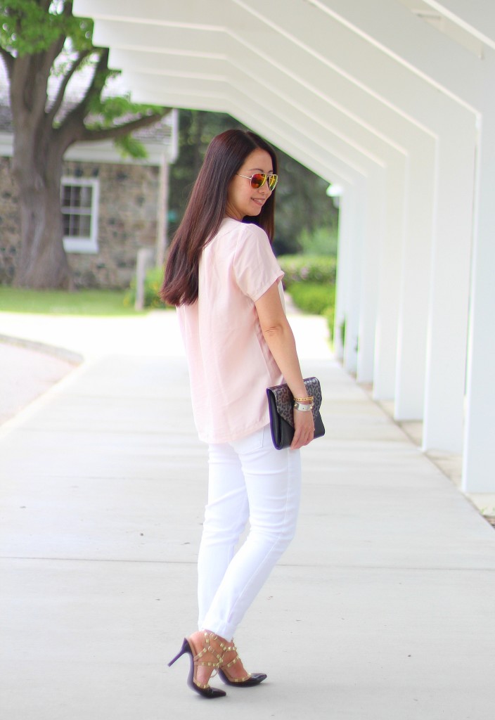summer uniform, summer fashion, casual, white jeans, studded heels, pink tee, leopard clutch